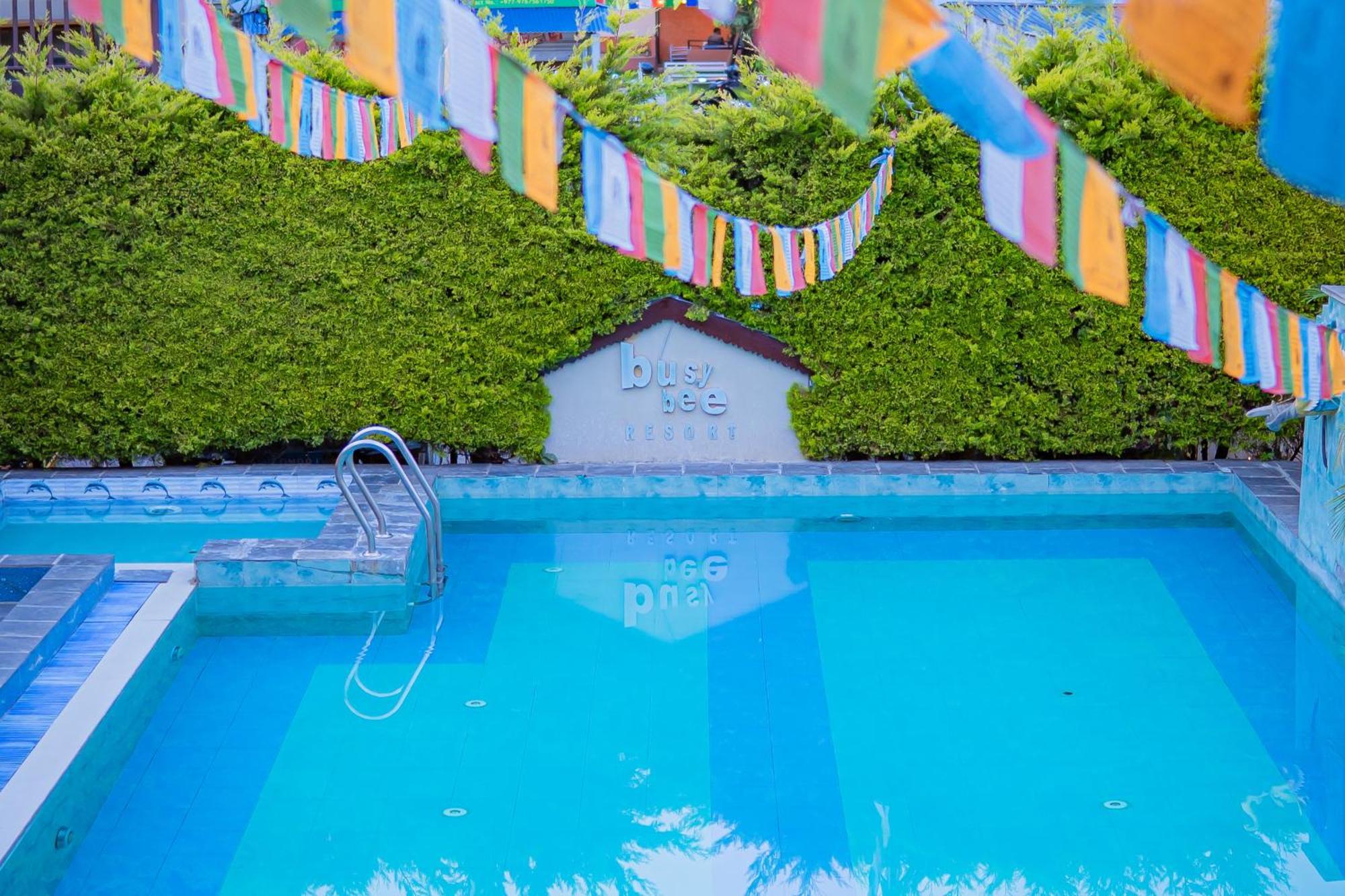 Busy Bee Resort, Pokhara Buitenkant foto