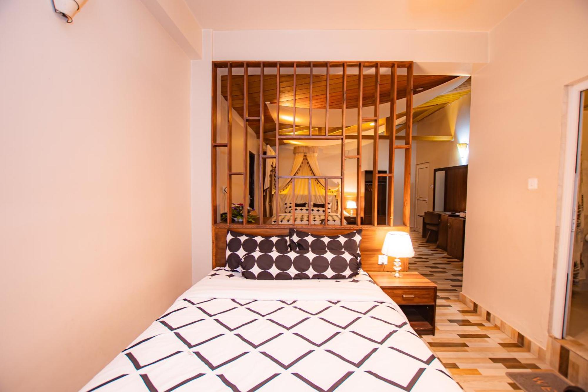 Busy Bee Resort, Pokhara Buitenkant foto