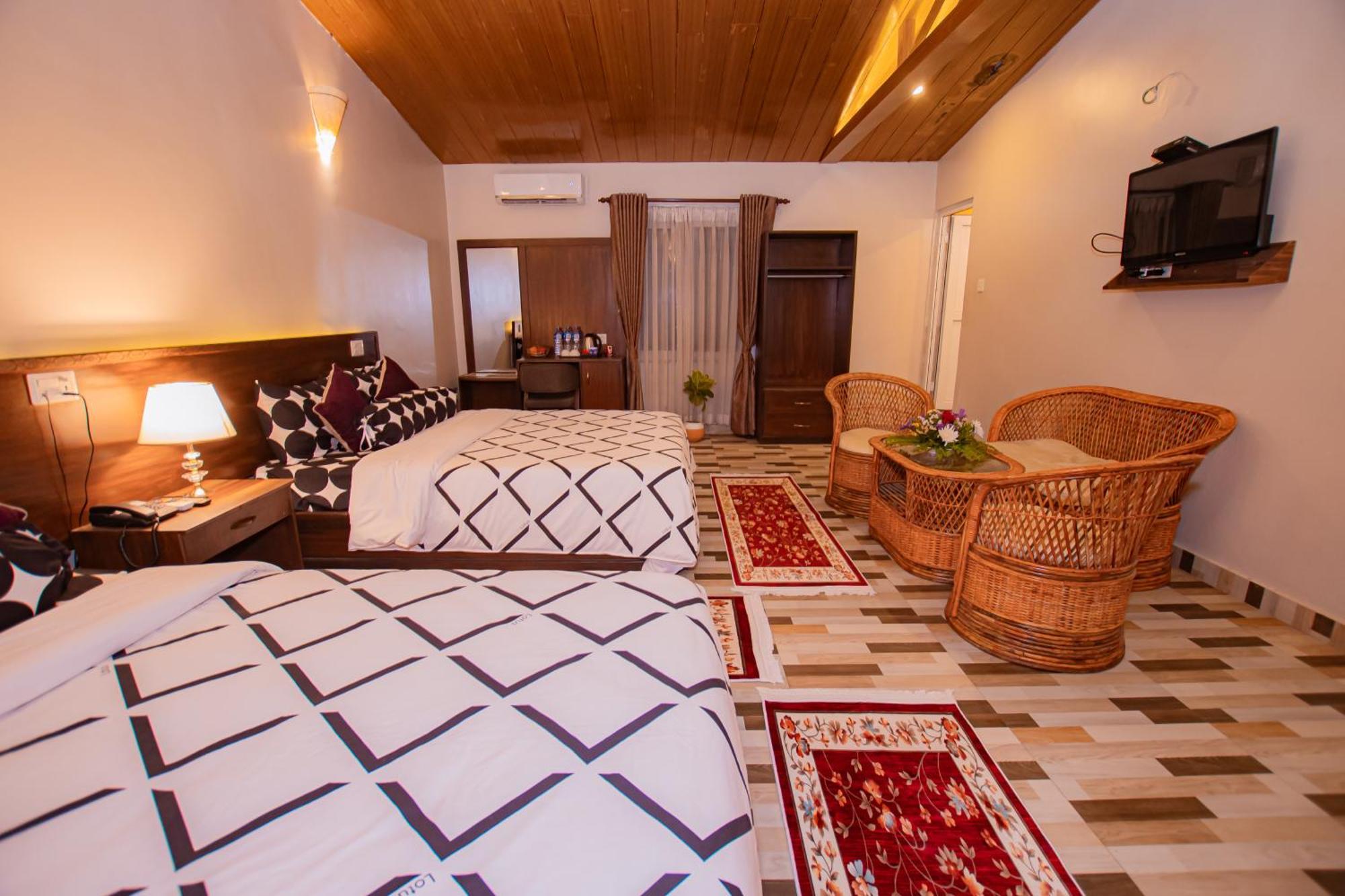 Busy Bee Resort, Pokhara Buitenkant foto