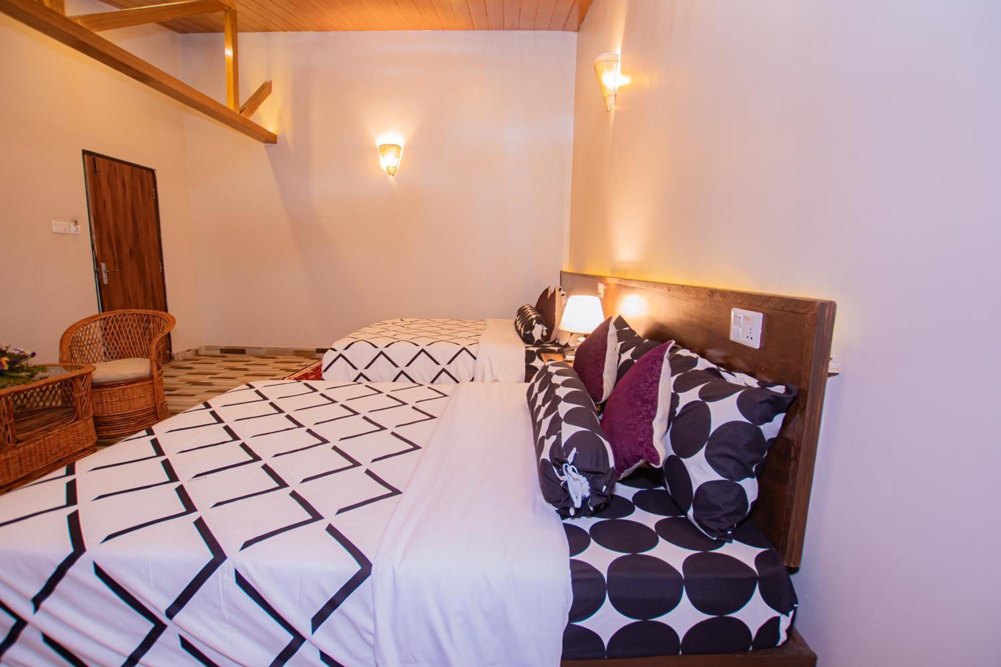 Busy Bee Resort, Pokhara Buitenkant foto
