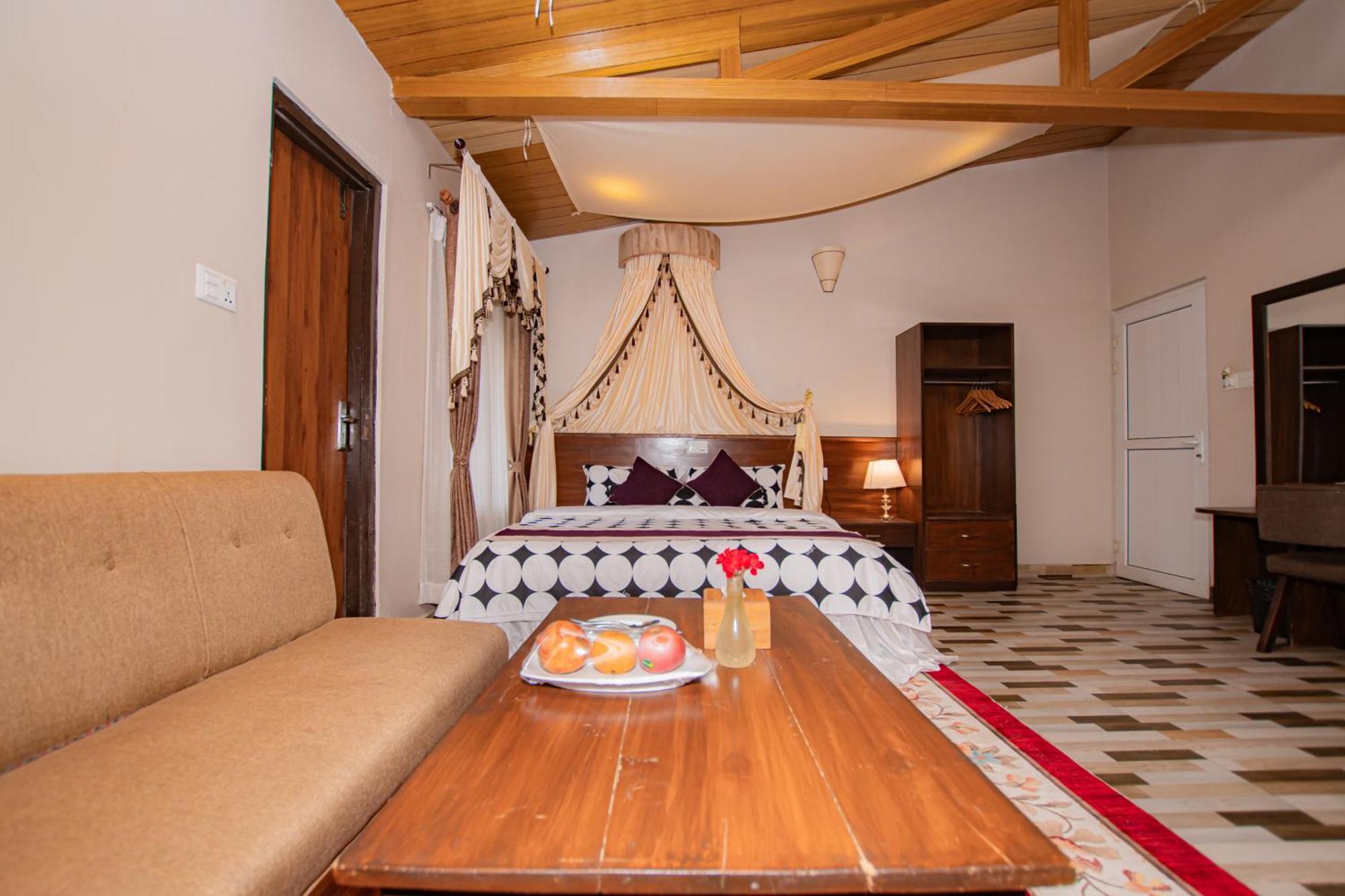 Busy Bee Resort, Pokhara Buitenkant foto